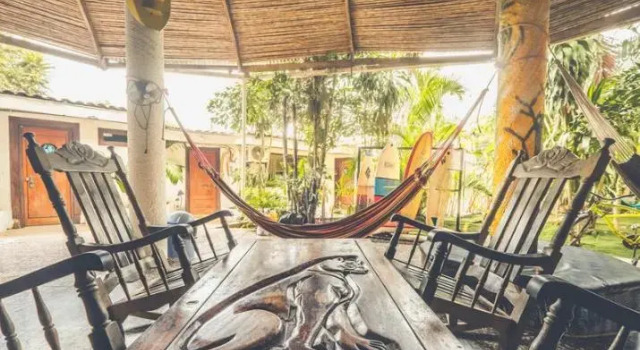 Кровать в общем номере Pura Vida Hostel