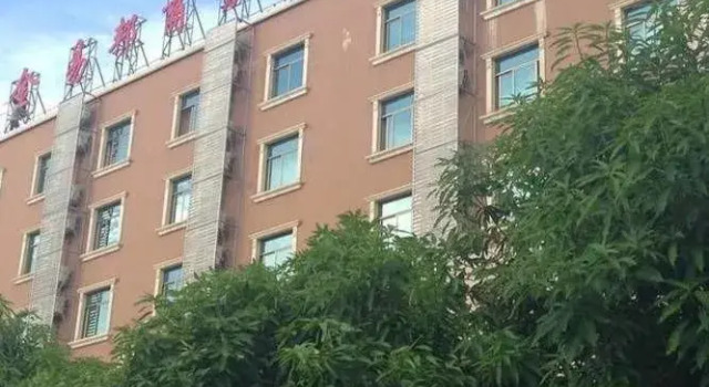 Nannning Jinyibang Hotel, Rezerwuj Hotel Hotele w Nanning z parkingiem, Parking