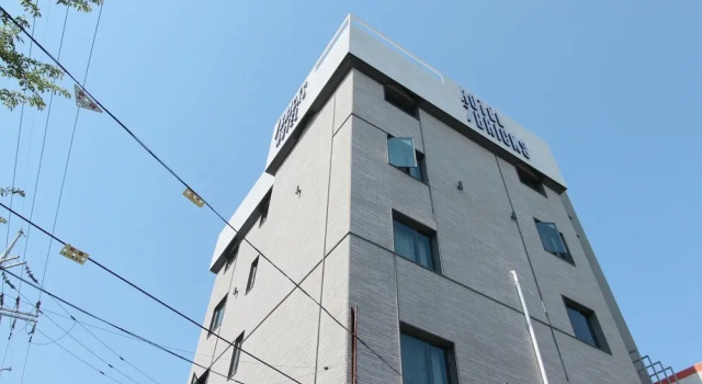Seven Bricks Hotel