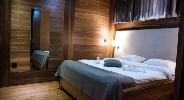 Апартаменты Hotel Emrovic Raj