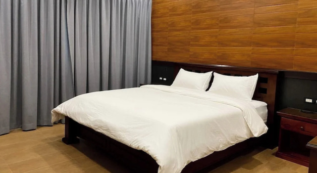 Люкс Sanaepatan Home Resort - เสน่ห์ป่าตาล โฮม รีสอร์ต