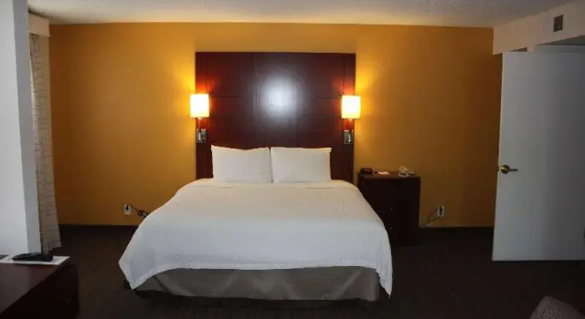 Четырёхместный люкс SenS Suites Livermore; SureStay Collection by Best Western