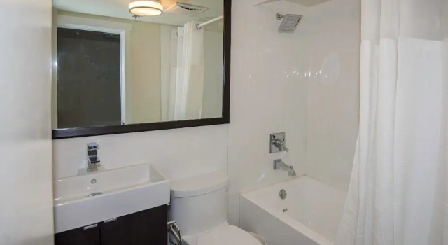 Четырёхместный номер Deluxe Queens Hotel