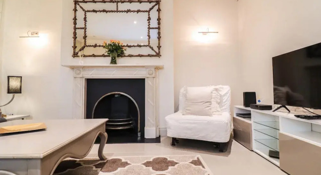 Beautiful Kensington Garden Apartment