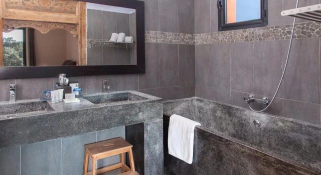 Standard Vierer Zimmer Hotel restaurant Spa Disini Montpellier Est, The Originals Relais