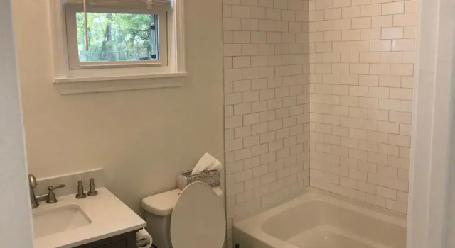Апартаменты Lakewood Lyon Park Renovated Cottage Near Duke 23A