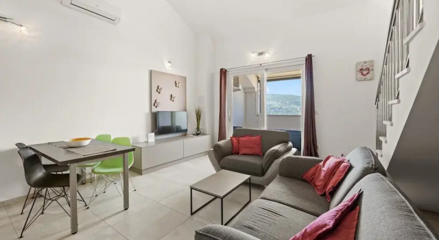 Sea View Vacation Apartment in Cres, Prenota Appartamento Hotel a Isole Quarnerine con parcheggio, Parcheggio
