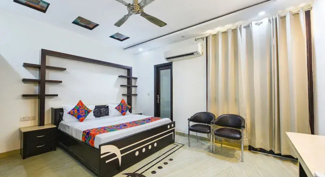 Номер Premium Fabhotel Rudraksh Residency