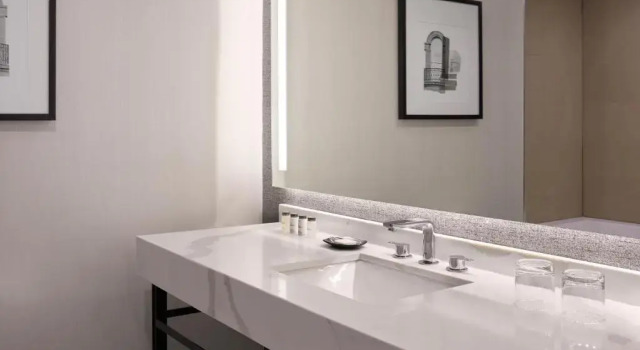 Четырёхместный номер Superior Sheraton Parkway Toronto North Hotel & Suites