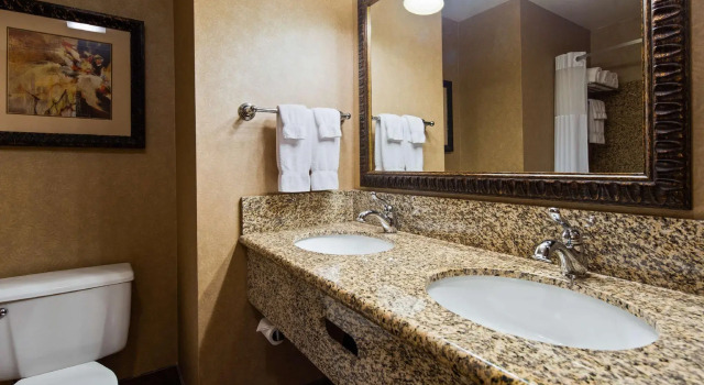 Четырёхместный номер Standard Lloyd Hotel Astoria Bayfront, an Ascend Collection Hotel