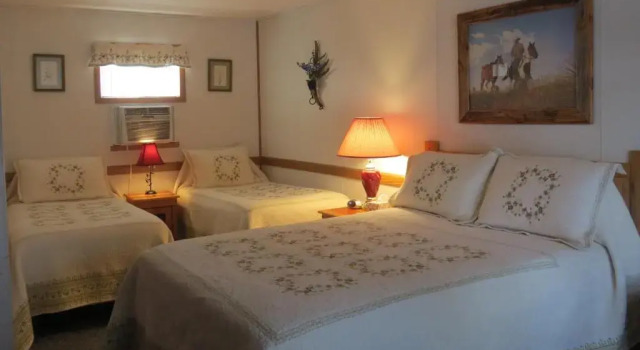 Четырёхместный номер Classic The Pines Country Inn