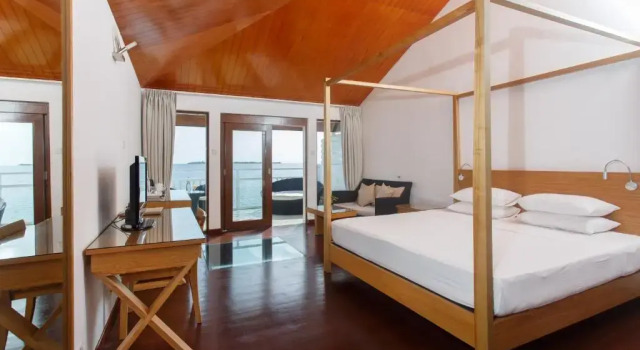 Бунгало Overwater Embudu Village Maldives