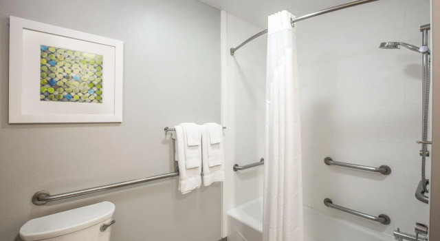 Четырёхместный номер Standard Holiday Inn Express Hotel & Suites Columbus by IHG