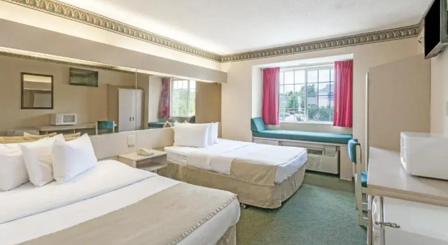 Четырёхместный номер Standard Stay Express inn and Suites Atlanta Union City