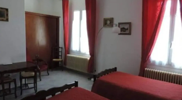 Hotel des Touristes, Varaa Hotelli  