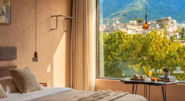 See Mountain · View Mountain Homestay (Ancient City South Store), Book Hotel Dali Yunnan