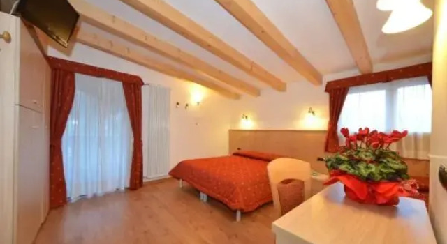 Трёхместный номер Standard Hotel Zirmes