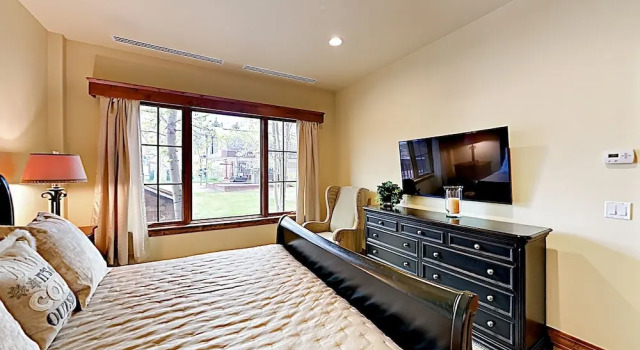 New Listing! The Valley: Luxe Ski-in/ski-out 3 Bedroom Condo