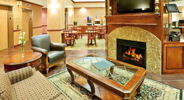 Holiday Inn Express & Suites Irving Conv Ctr - Las Colinas by IHG