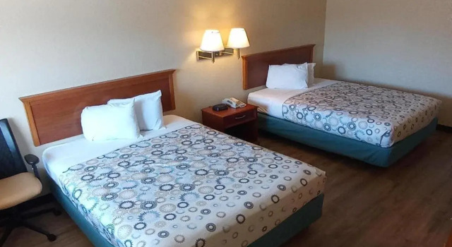 Hole Inn the Wall Hotel - Fort Walton Beach - Sunset Plaza - nearby Beaches & Hurlburt