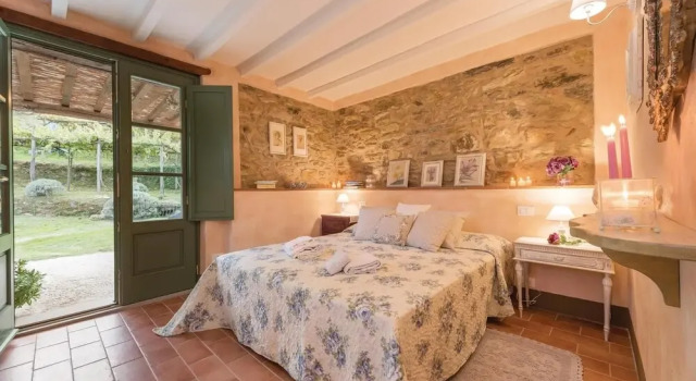 Lolivo, Prenota Hotel Buti Toscana