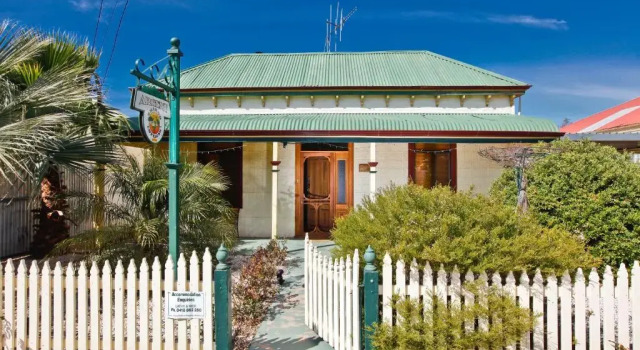 Коттедж с 3 комнатами Emaroo Cottages Broken Hill