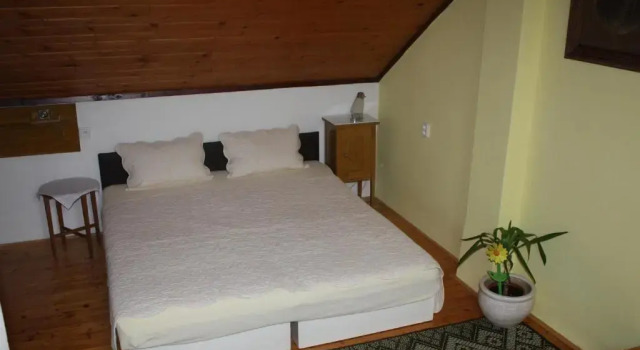 Apartment BENCI, Rezerwuj Apartament Hotele w Central Bohemia z parkingiem, Parking