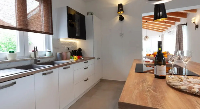 Вилла Five bedroom villa Emily with pool