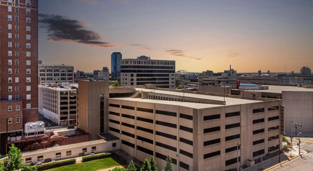 Номер Deluxe DoubleTree by Hilton Milwaukee Downtown
