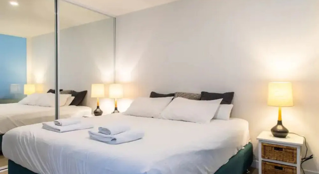 Modern 1 Bedroom Apartment in North Melbourne, Varaa Huoneisto  