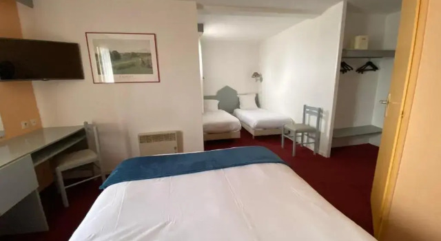 Семейный номер Standard Brit Hotel Essentiel Moulins Avermes