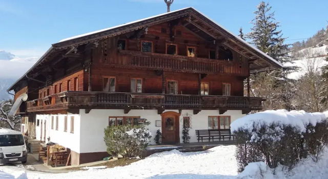 Cozy Apartment in Reith im Alpbachtal With Balcony, Забронировать Апартаменты/квартира Отели Долины Альпбах с парковкой, Парковка