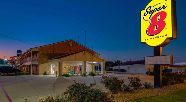 Super 8 by Wyndham Pleasanton, Reserva ahora Posada u hostería Pleasanton Texas