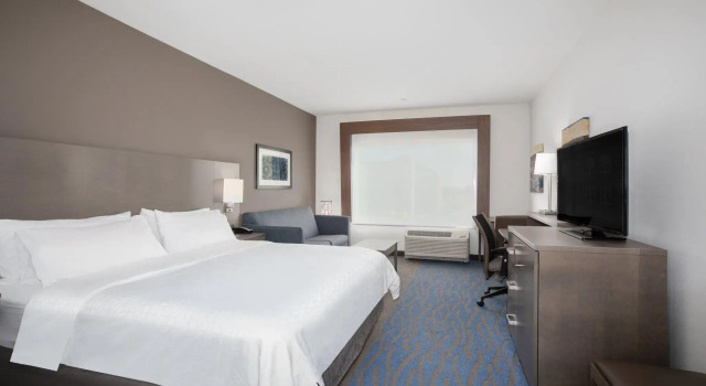 Люкс c 1 комнатой Holiday Inn Express & Suites Great Bend by IHG