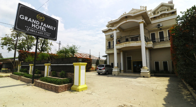 Hotel Grand Family by ZUZU, Rezerwuj Hotel Perbaungan Sumatra