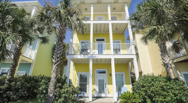 Beach House – Salty Dreams by Panhandle Getaways, Book Pension Hoteller i Lower Grand Lagoon med parkering, Parkering