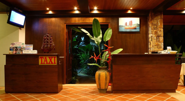 Pai Tan Villas - SHA Extra Plus, Забронировать Отель Пляж Банг Тао остров Пхукет, рядом с Супермаркет Tesco Lotus в Чернгталай
