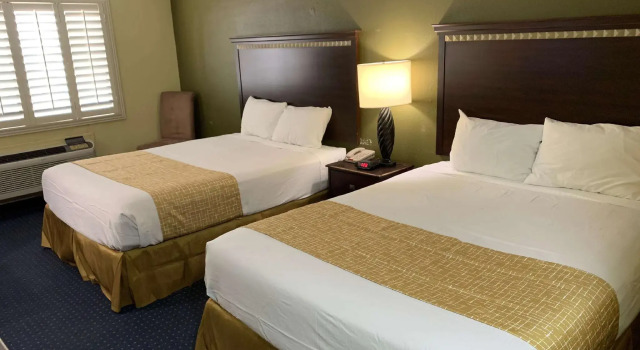 Четырёхместный номер Standard Travelodge by Wyndham Odessa