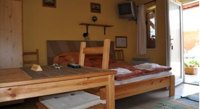Vadvirag Vendeglo Es Panzio, Boek Hotel Tatabánya 