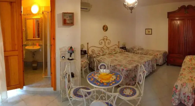 Четырёхместный номер Standard Guest House Al Giardino dei Limoni
