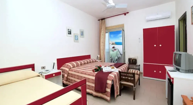 Трёхместный номер Standard с балконом Hotel Peschici