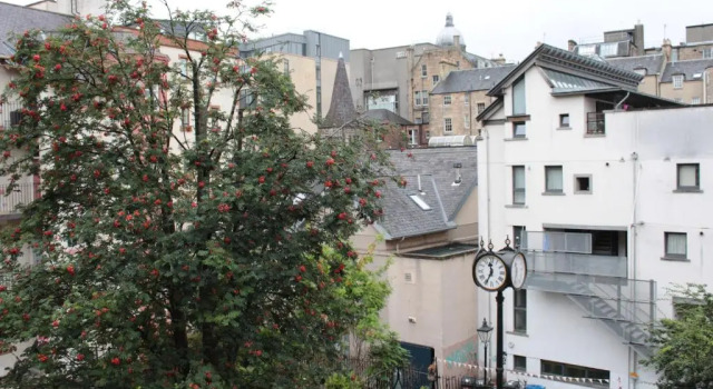 419 Luminous 2 Bedroom Apartment in the Heart of Edinburgh s Old Town, Забронировать Апартаменты/квартира Старый город Эдинбург, рядом с Национальный музей Шотландии