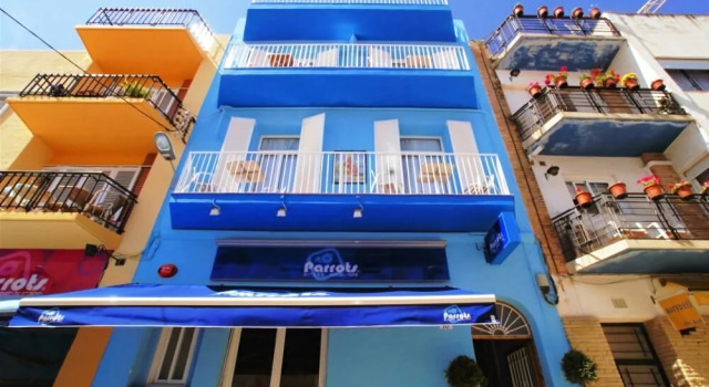 Parrots Sitges Hotel, Забронировать Отель Отели и гостиницы Ситжес, рядом с Церковь Св. Варфоломея и Св. Текли, Отель