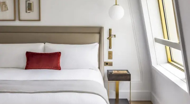 Двухместный люкс с балконом Kimpton - St Honoré Paris by IHG