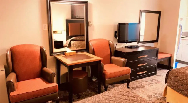 Четырёхместный номер Standard Red Carpet Inn & Suites