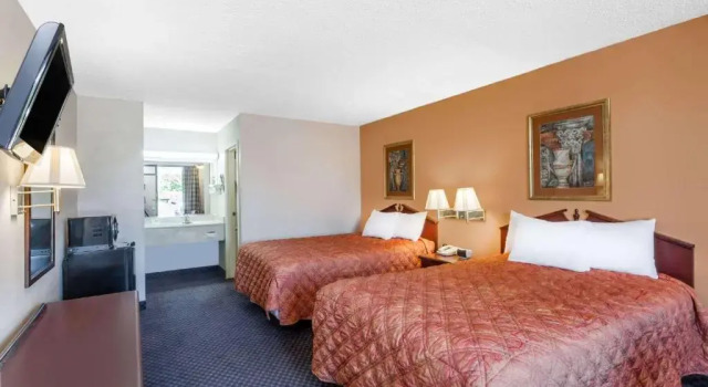 Номер Standard Days Inn by Wyndham Martin