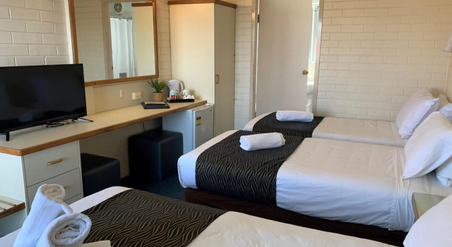 Crest Motor Inn, Prenota Hotel Queanbeyan New South Wales