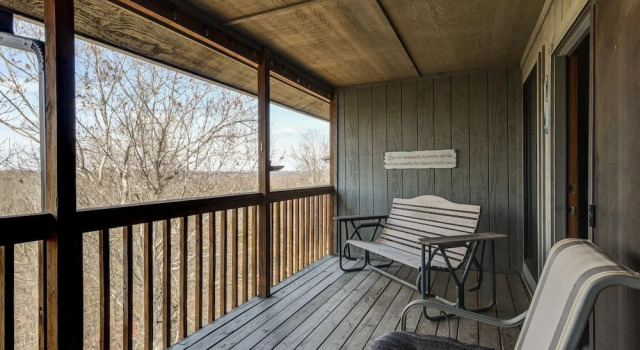 Westcreek Lodge @ Notch-vaulted Ceilings, 2 Pools, Private Lake, 1 Mile to Sdc!, Забронировать Апартаменты/квартира Отели Table Rock Lake с парковкой, Парковка