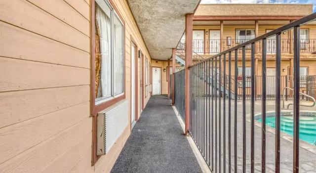 Hotel Avenida Victorville I 15, Rezerwuj Hotel Hotele w Victorville z basenem, Basen