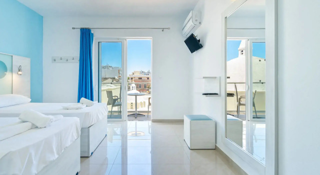 Трёхместный номер с балконом Santa Maria City Hotel